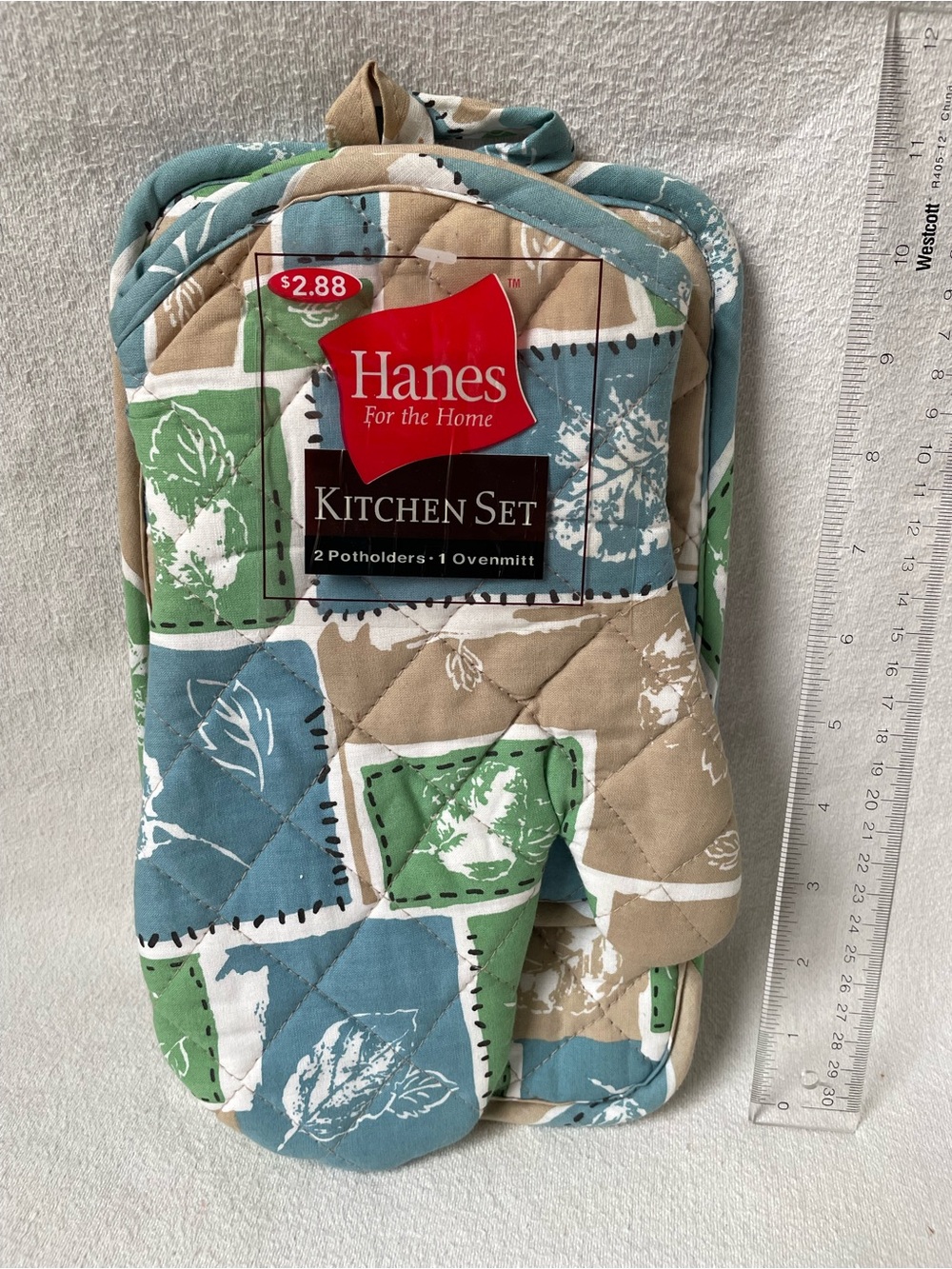 Hanes Kitchen Set - Blue Green Tan Patchwork Leaf Oven Mitt & Potholders
